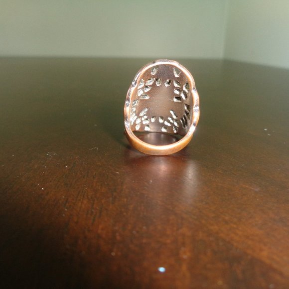 Flowery ring with faux crystals- costume jewelry - Picture 6 of 11